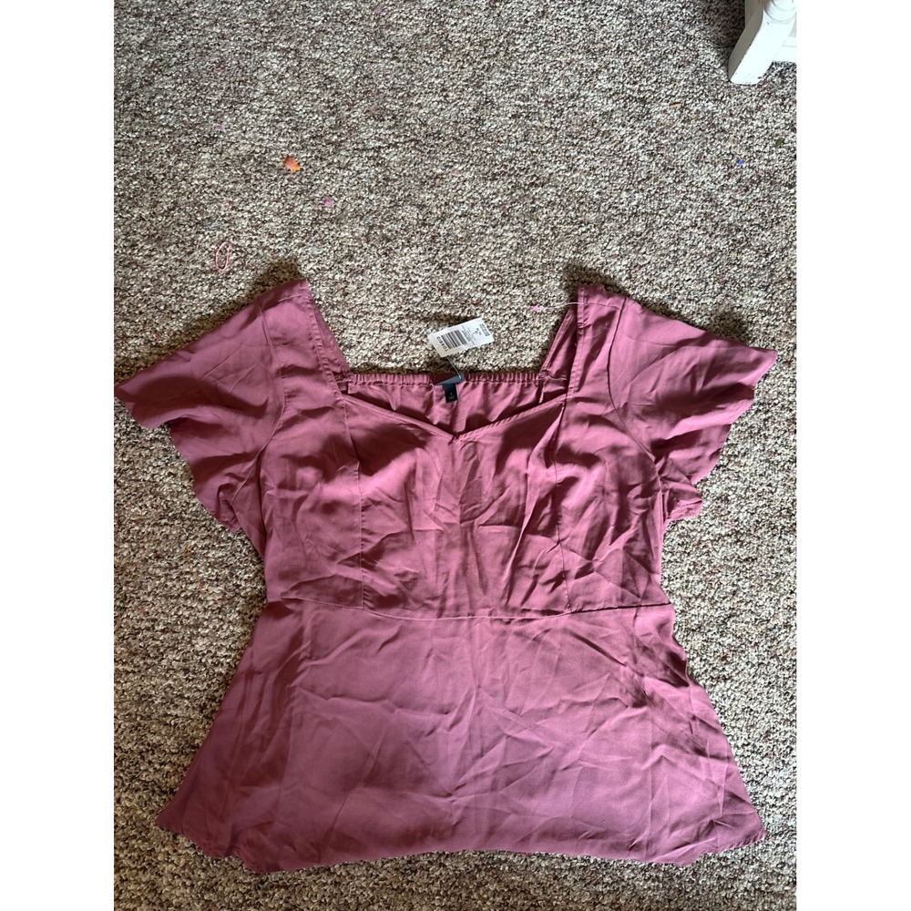 BNWT- Torrid plus size Pepulum top, 1x (14-16) - Picture 2 of 5